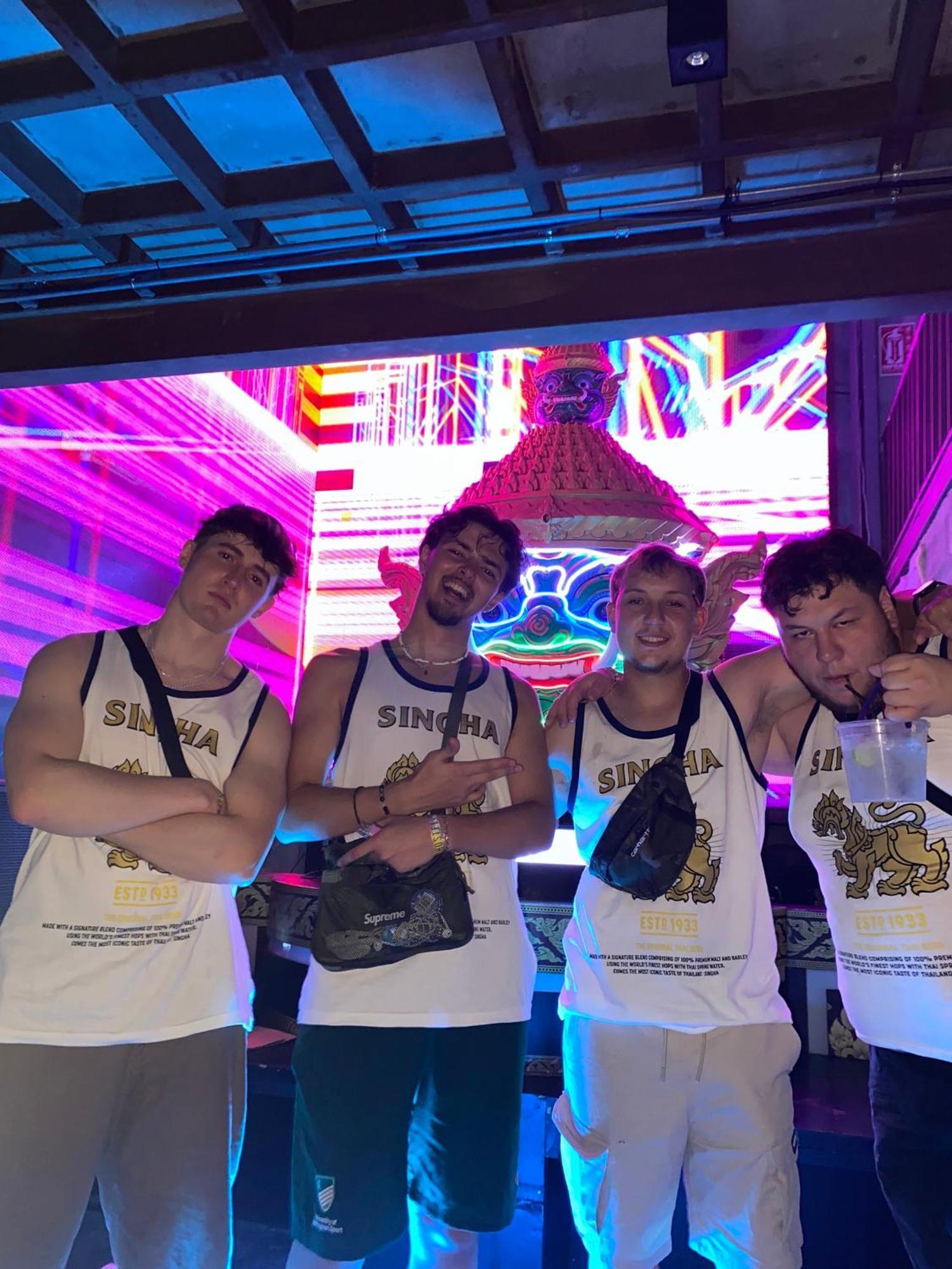 Here We Go Bangkok Luaran gambar